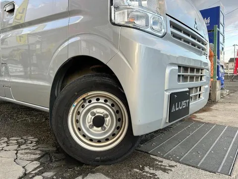 Mitsubishi Minicab Van