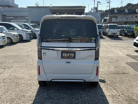 Honda N-BOX Custom