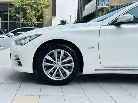 Infiniti Q50L