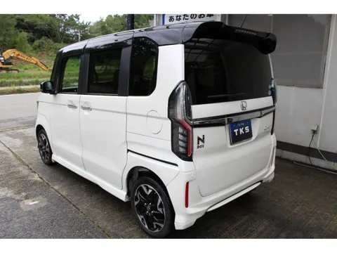 Honda N-BOX Custom
