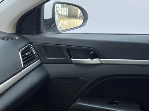 Hyundai Elantra (Avante)