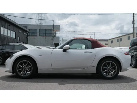Mazda MX-5 (Roadster)