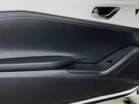 Mazda MX-5 (Roadster)