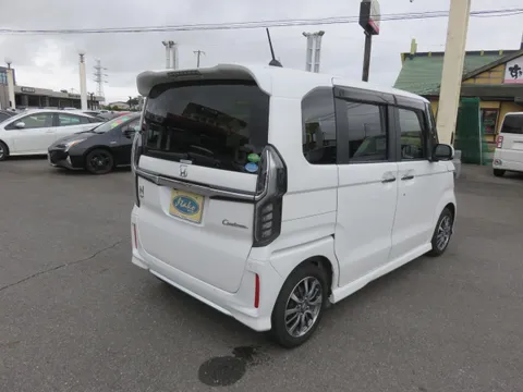 Honda N-BOX Custom