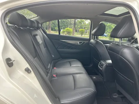 Infiniti Q50L