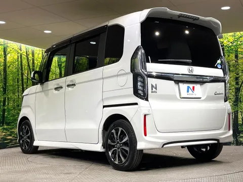 Honda N-BOX Custom