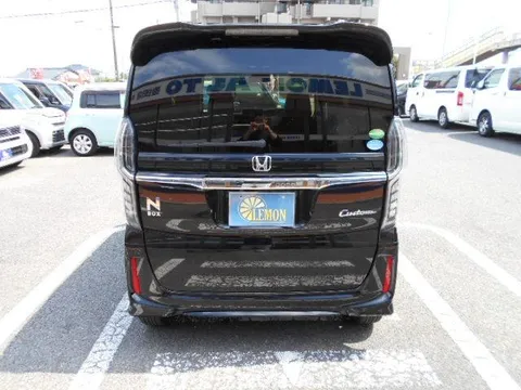 Honda N-BOX Custom
