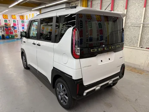 Mitsubishi Delica Mini