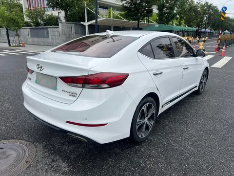 Hyundai Elantra (Avante)