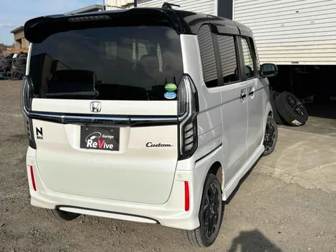 Honda N-BOX Custom