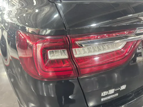 Hongqi HS7