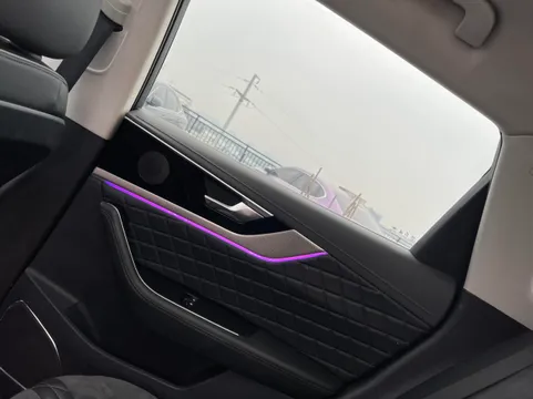 Hongqi HS5