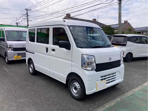 Nissan Clipper Van