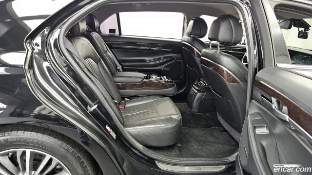 Genesis G90 (EQ900)