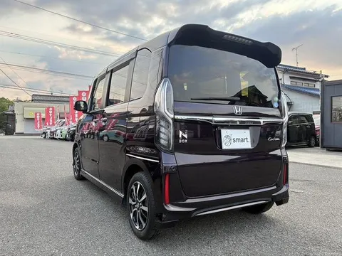Honda N-BOX Custom