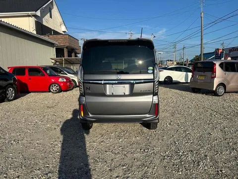 Honda N-BOX Custom