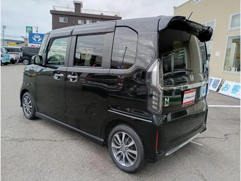 Honda N-BOX Custom