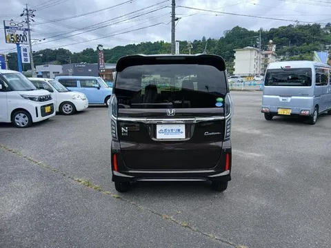 Honda N-BOX Custom