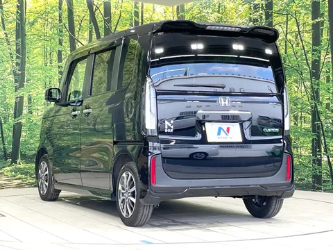 Honda N-BOX Custom