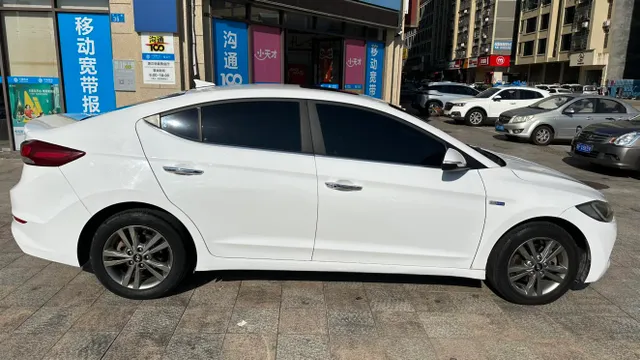 Hyundai Elantra (Avante)
