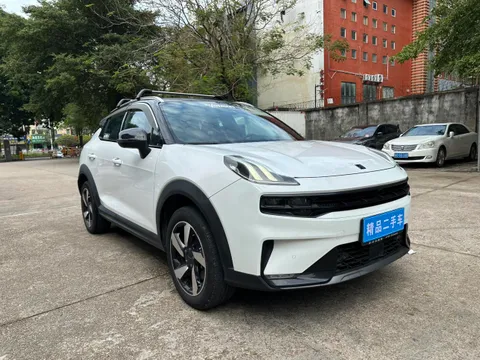 Lynk & Co 06