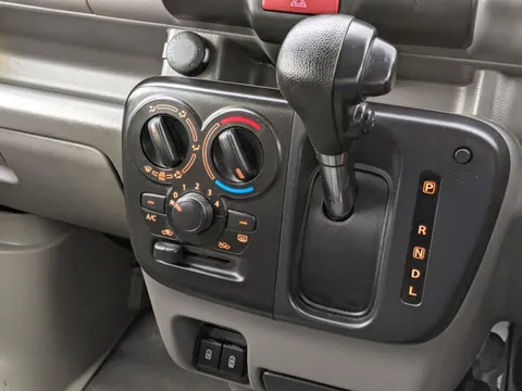 Nissan Clipper Van