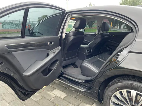 Hongqi H7