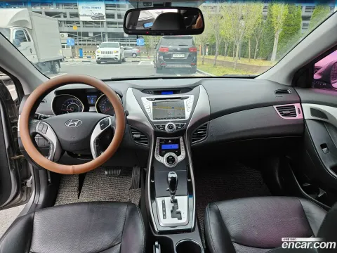 Hyundai Elantra (Avante)