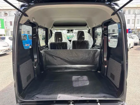 Nissan Clipper Van