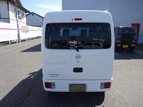 Nissan Clipper Van