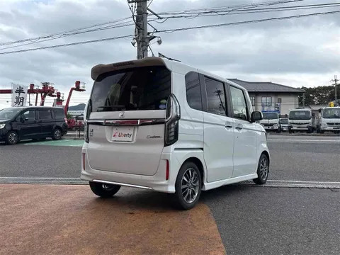 Honda N-BOX Custom