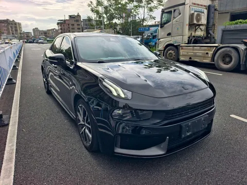 Lynk & Co 03