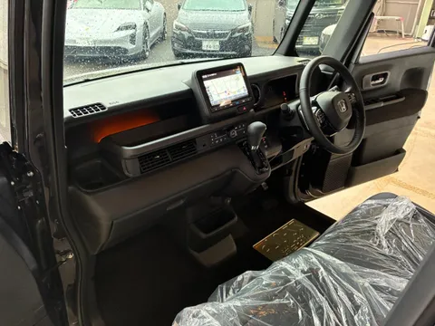 Honda N-BOX Custom