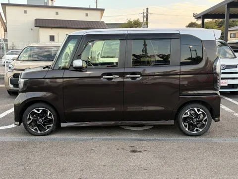Honda N-BOX Custom
