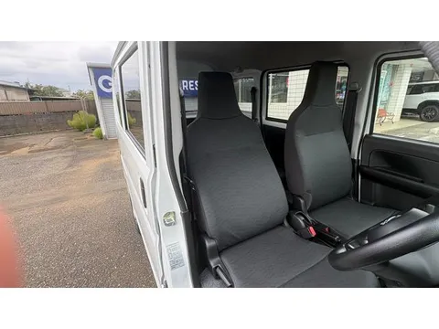 Nissan Clipper Van