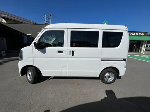 Nissan Clipper Van