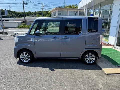 Toyota Pixis Mega