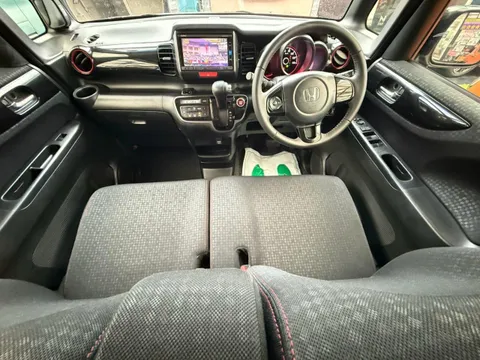 Honda N-BOX Custom