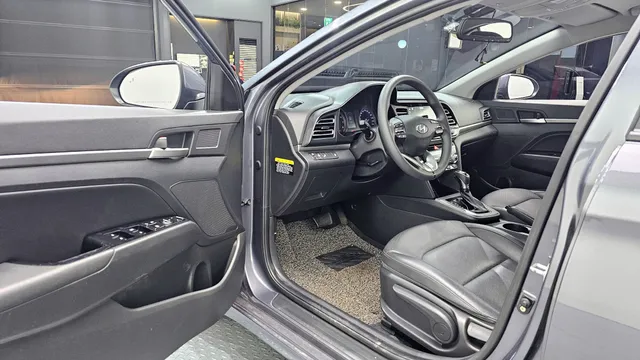 Hyundai Elantra (Avante)