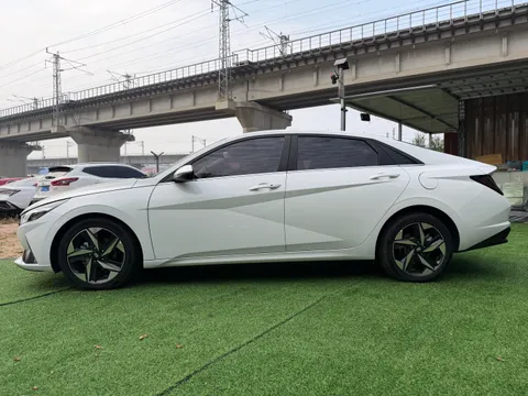 Hyundai Elantra (Avante)