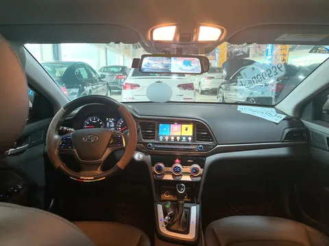 Hyundai Elantra (Avante)