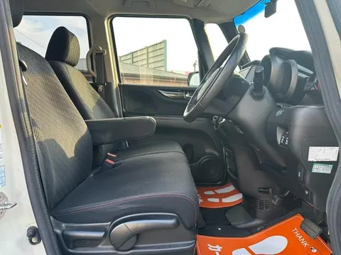 Honda N-BOX Custom