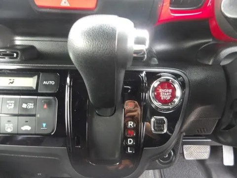 Honda N-BOX Slash