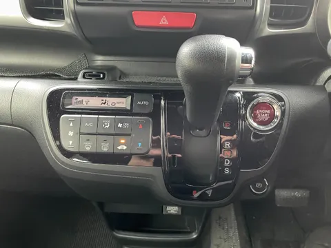 Honda N-BOX Slash