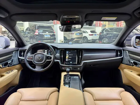 Volvo V90