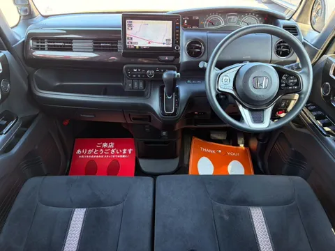 Honda N-BOX Custom
