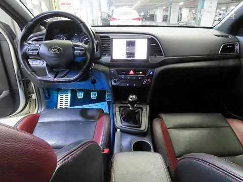 Hyundai Elantra (Avante)