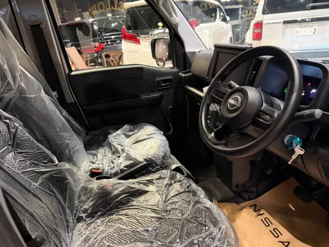 Nissan Clipper Van
