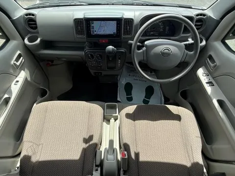 Nissan Clipper Van