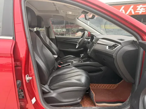 Roewe i5